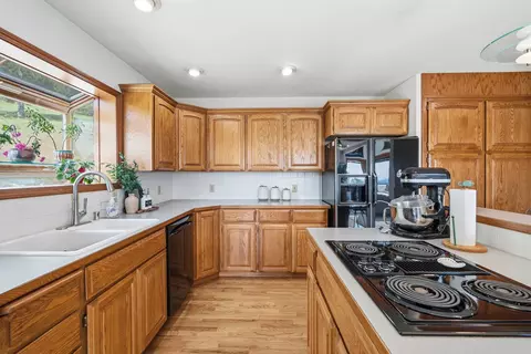 Kitchen - 17607 E Judkins Rd, Spokane, WA 99217 photo 3 of 3