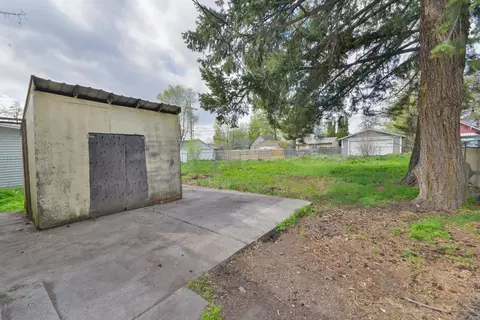 Exterior - 1823 E 5th Ave, Spokane, WA 99202 photo 3 of 5
