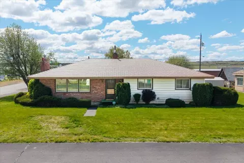 605 W 4th St, Sprague, WA 99032