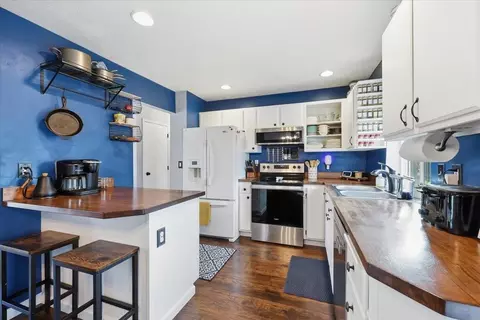 Kitchen - 4134 E 33rd Ave, Spokane, WA 99223 photo 2 of 3