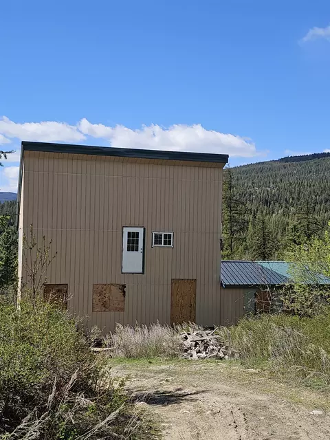 4 Paxson Ln, Kettle Falls, WA 99141