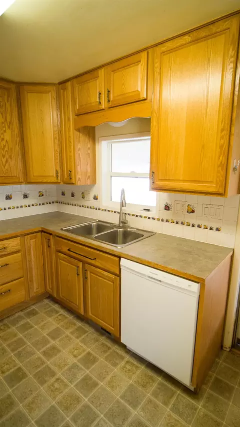 Kitchen - 604 E Queen Ave, Spokane, WA 99207 photo 3 of 4