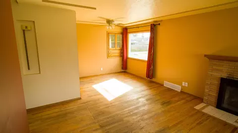 Living - 604 E Queen Ave, Spokane, WA 99207 photo 5 of 7