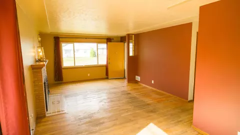 Living - 604 E Queen Ave, Spokane, WA 99207 photo 1 of 7