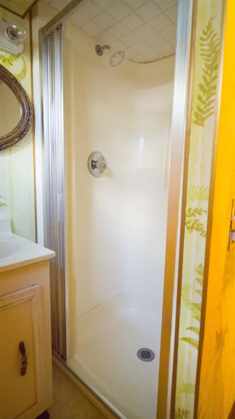 Bath - 604 E Queen Ave, Spokane, WA 99207 photo 3 of 3