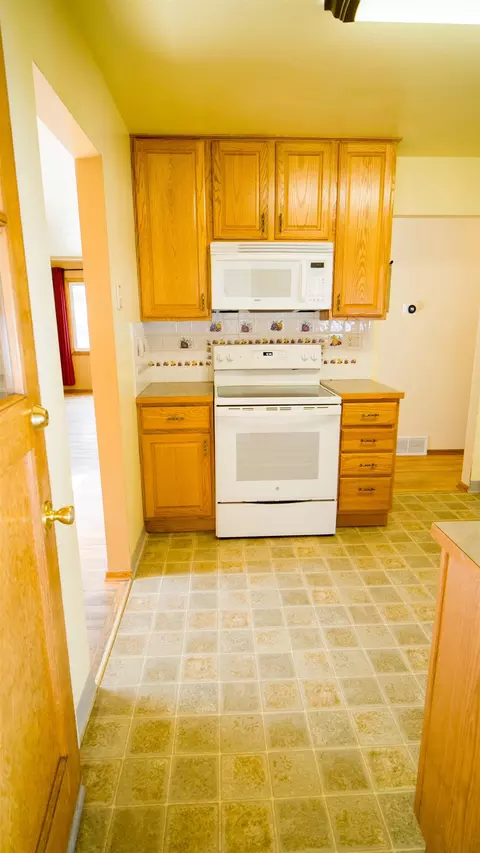 Kitchen - 604 E Queen Ave, Spokane, WA 99207 photo 4 of 4