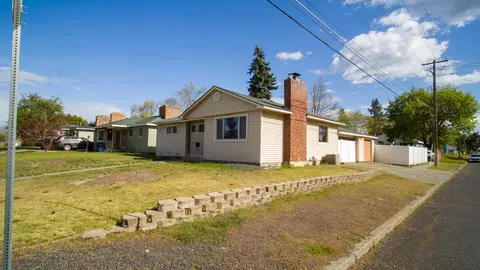 Exterior - 604 E Queen Ave, Spokane, WA 99207 photo 2 of 7
