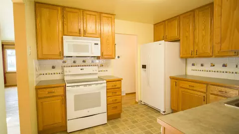 Kitchen - 604 E Queen Ave, Spokane, WA 99207 photo 1 of 4