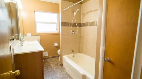 Bath - 604 E Queen Ave, Spokane, WA 99207 photo 1 of 3