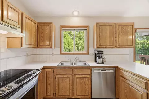 Kitchen - 3319 E 65th Ave, Spokane, WA 99223 photo 4 of 4