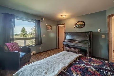 Bedroom - 21 W Chattaroy Rd, Colbert, WA 99005 photo 3 of 7