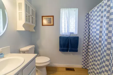 Bath - 21 W Chattaroy Rd, Colbert, WA 99005 photo 2 of 5