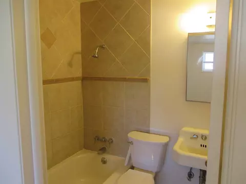 Bath - 547 E Fairview Ave, Spokane, WA 99207 photo 3 of 4
