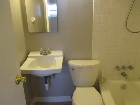 Bath - 547 E Fairview Ave, Spokane, WA 99207 photo 1 of 4