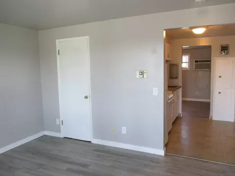 Living - 547 E Fairview Ave, Spokane, WA 99207 photo 1 of 5