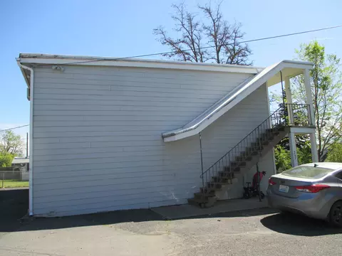 Exterior - 547 E Fairview Ave, Spokane, WA 99207 photo 3 of 8