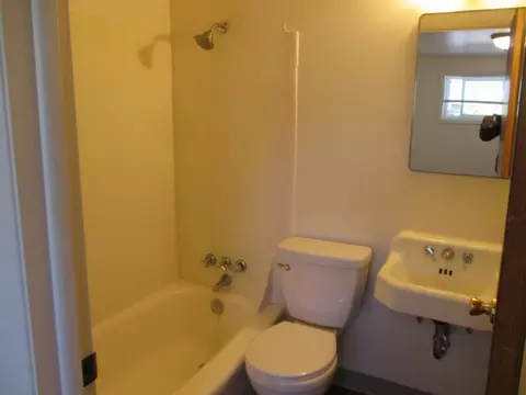 Bath - 547 E Fairview Ave, Spokane, WA 99207 photo 4 of 4