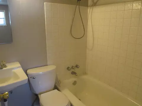 Bath - 547 E Fairview Ave, Spokane, WA 99207 photo 2 of 4