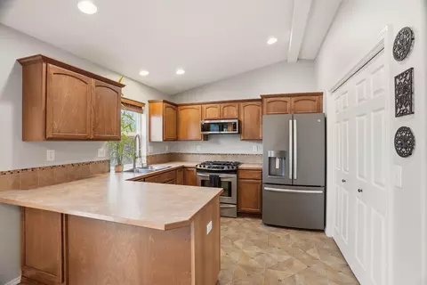 Kitchen - 418 E Parker Dr, Colbert, WA 99005 photo 3 of 4