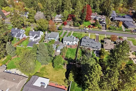 View/Area - 1228 E Overbluff Rd, Spokane, WA 99203 photo 4 of 6