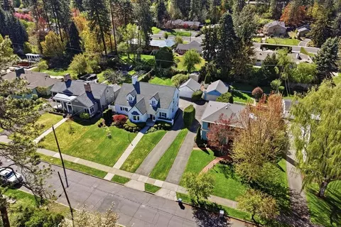 View/Area - 1228 E Overbluff Rd, Spokane, WA 99203 photo 2 of 6