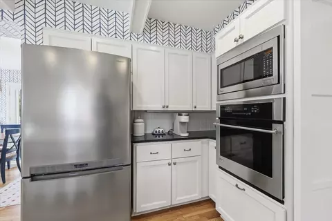 Kitchen - 1228 E Overbluff Rd, Spokane, WA 99203 photo 4 of 4