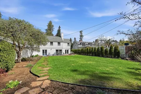 Exterior - 1228 E Overbluff Rd, Spokane, WA 99203 photo 7 of 8