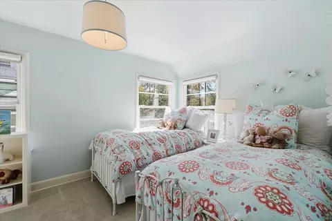 Bedroom - 1228 E Overbluff Rd, Spokane, WA 99203 photo 3 of 4