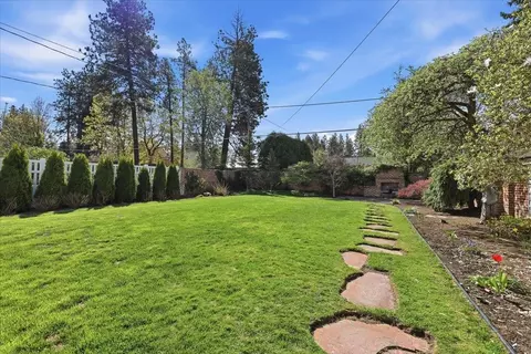 Exterior - 1228 E Overbluff Rd, Spokane, WA 99203 photo 8 of 8