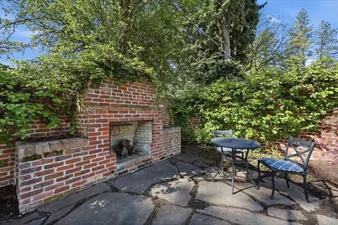 Exterior - 1228 E Overbluff Rd, Spokane, WA 99203 photo 4 of 8