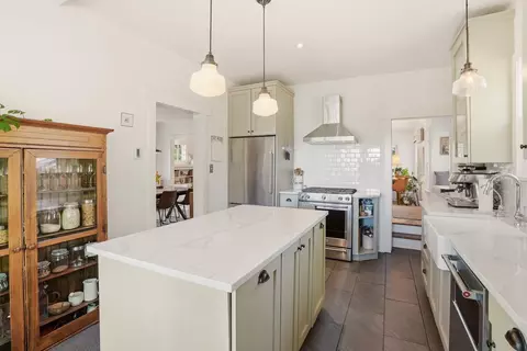 Kitchen - 943 E 16th Ave, Spokane, WA 99203 photo 4 of 5