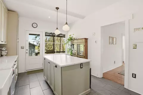 Kitchen - 943 E 16th Ave, Spokane, WA 99203 photo 3 of 5
