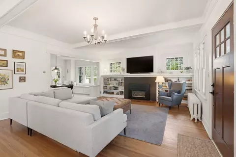 Living - 943 E 16th Ave, Spokane, WA 99203 photo 1 of 3