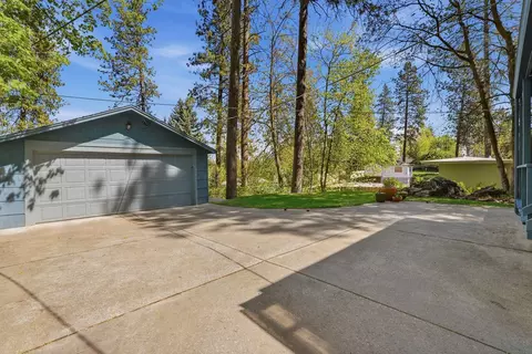 Exterior - 943 E 16th Ave, Spokane, WA 99203 photo 7 of 11