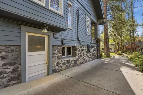 Exterior - 943 E 16th Ave, Spokane, WA 99203 photo 9 of 11