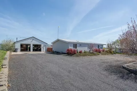 810 N 1st St, Garfield, WA 99130