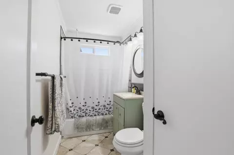 Bath - 1228 E 40th Ave, Spokane, WA 99203 photo 1 of 4