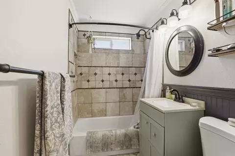 Bath - 1228 E 40th Ave, Spokane, WA 99203 photo 3 of 4
