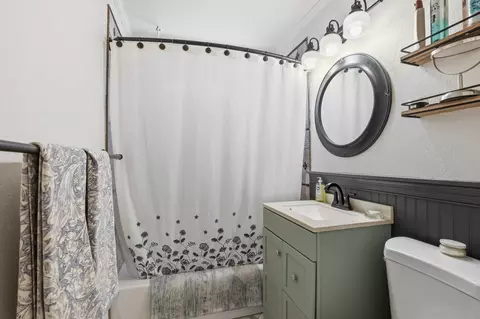 Bath - 1228 E 40th Ave, Spokane, WA 99203 photo 2 of 4