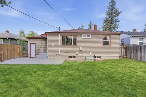 Exterior - 1228 E 40th Ave, Spokane, WA 99203 photo 6 of 14