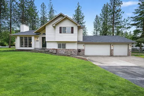 16810 N Wylie Dr, Nine Mile Falls, WA 99026