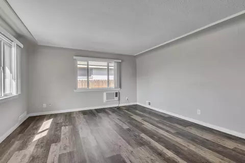 Living - 1007 E Walton Ave, Spokane, WA 99207 photo 3 of 4