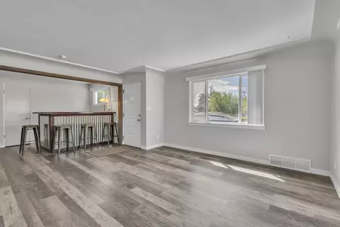 Living - 1007 E Walton Ave, Spokane, WA 99207 photo 2 of 4