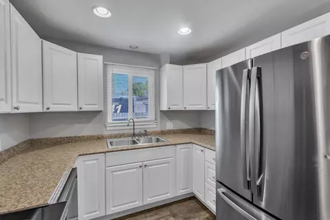 Kitchen - 1007 E Walton Ave, Spokane, WA 99207 photo 3 of 4