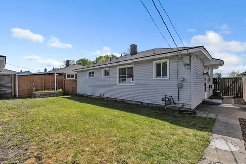 Exterior - 1007 E Walton Ave, Spokane, WA 99207 photo 5 of 8