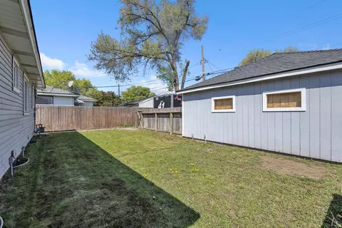 Exterior - 1007 E Walton Ave, Spokane, WA 99207 photo 6 of 8