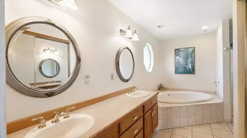 Bath - 304 E Burk Rd, Colbert, WA 99005 photo 2 of 5