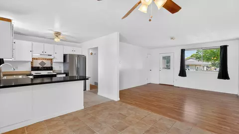 Living - 5012 E Commerce Ave, Spokane, WA 99206 photo 4 of 4