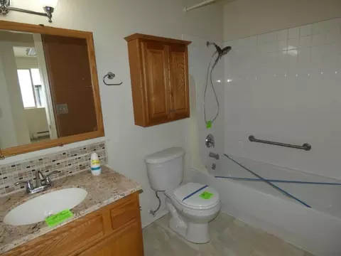 Bath - 110 E Weile Ave #1, Spokane, WA 99208 photo 1 of 2