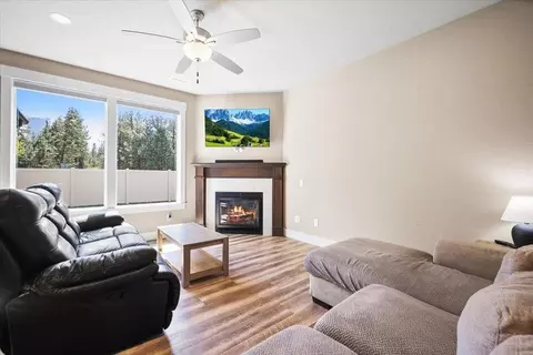 Living - 924 E Handy Rd, Colbert, WA 99005 photo 2 of 2